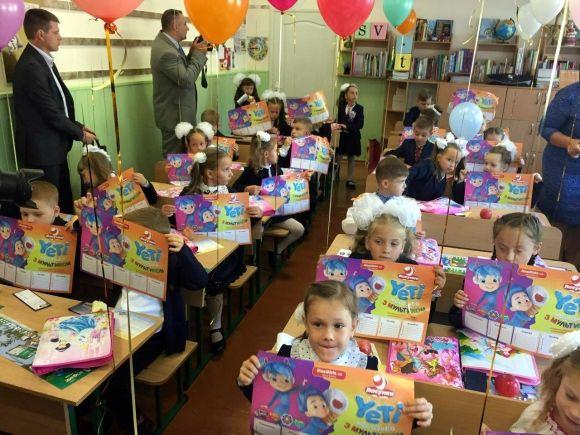 Вінницькі школярі отримали від RIA подарунки до Дня знань на сайті 20minut.ua Вінницькі школярі отримали від RIA подарунки до Дня знань, фото №2 на сайті 20minut.ua