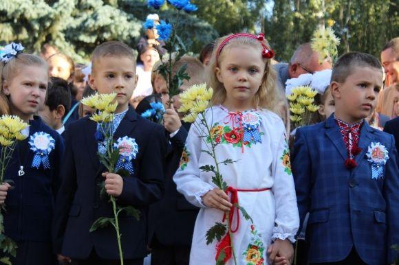 Вінницькі школярі отримали від RIA подарунки до Дня знань на сайті 20minut.ua Вінницькі школярі отримали від RIA подарунки до Дня знань, фото №1 на сайті 20minut.ua