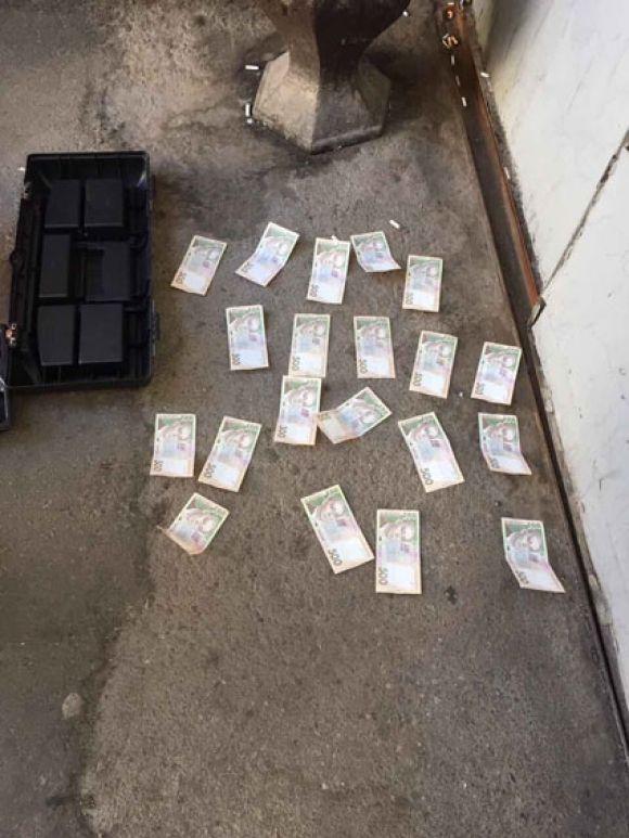 Ще одного хабарника «в погонах» затримали – керівника відділку поліції на сайті 20minut.ua Ще одного хабарника «в погонах» затримали – керівника відділку поліції, фото №1 на сайті 20minut.ua