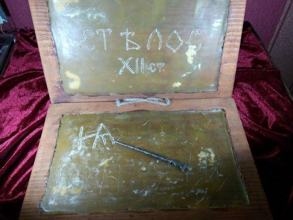 Стародавнє писало демонструють в Хмельницькому краєзнавчому музеї, фото №2 на сайті vsim.ua