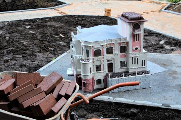 У Центральному парку встановили копії 12 відомих пам’яток Вінниці на сайті 20minut.ua У Центральному парку встановили копії 12 відомих пам’яток Вінниці, фото №2 на сайті 20minut.ua