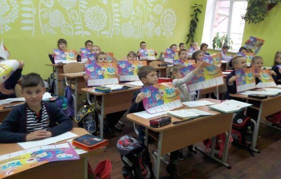 Хмельницькі школярі отримали подарунки від RIA на сайті vsim.ua Хмельницькі школярі отримали подарунки від RIA, фото №6 на сайті vsim.ua