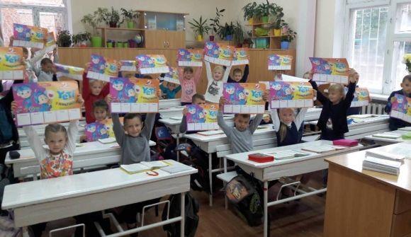 Хмельницькі школярі отримали подарунки від RIA на сайті vsim.ua Хмельницькі школярі отримали подарунки від RIA, фото №5 на сайті vsim.ua