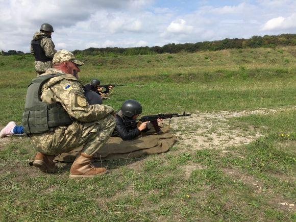 Тернопільські "акули пера" бігали в бронежилетах та стріляли з автоматів на сайті 20minut.ua Тернопільські "акули пера" бігали в бронежилетах та стріляли з автоматів, фото №1 на сайті 20minut.ua
