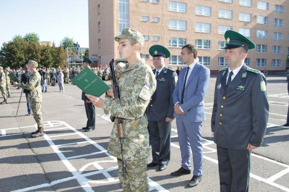 Першокурсники  прикордонної академії склали військову присягу, фото №2 на сайті vsim.ua