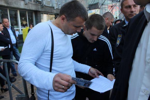 Відкриття Дня Вінниці: що казали зі сцени перші особи держави та як
їм “розчищали” дорогу до мерії на сайті 20minut.ua Відкриття Дня Вінниці: що казали зі сцени перші особи держави та як
їм “розчищали” дорогу до мерії, фото №3 на сайті 20minut.ua