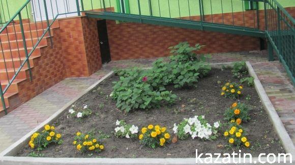 Яскраві квітники прикрашають місто на сайті 20minut.ua Яскраві квітники прикрашають місто, фото №6 на сайті 20minut.ua