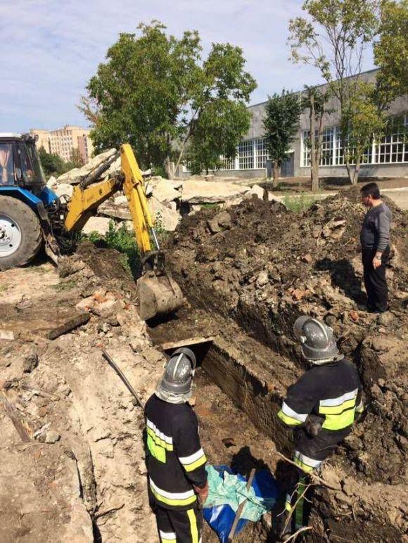 Чоловік, тіло якого знайшли у шахті теплопровідної мережі в Кам'янці, помер від ураження струмом на сайті 20minut.ua Чоловік, тіло якого знайшли у шахті теплопровідної мережі в Кам'янці, помер від ураження струмом, фото №1 на сайті 20minut.ua