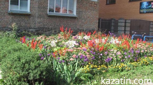 Яскраві квітники прикрашають місто на сайті 20minut.ua Яскраві квітники прикрашають місто, фото №20 на сайті 20minut.ua