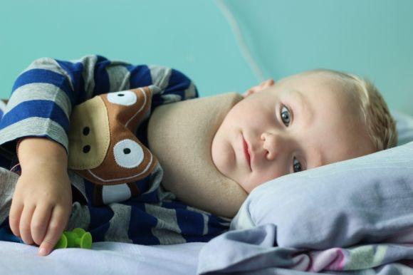 На дворічну дитину впала гілляка. Лікарі поставили помилковий діагноз та відпустили, фото №5 на сайті 20minut.ua