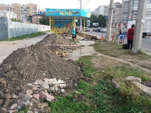 Новини Хмельницького - фото з Біля зупинки "Електроніка" будують нову транспортну кишеню