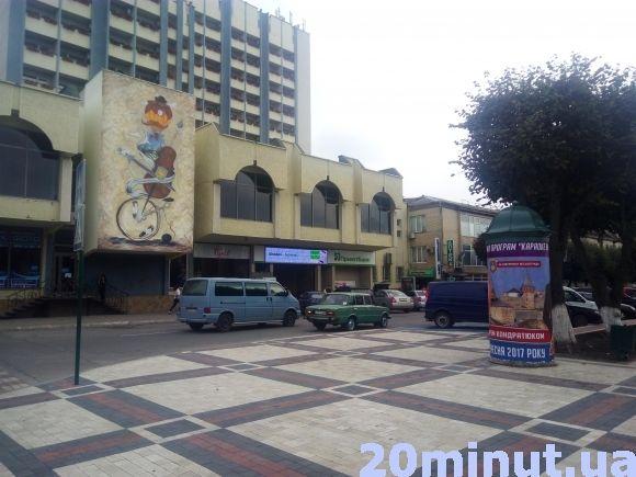 У Кам’янці - Подільському з’явилося вісім колон Моріса на сайті 20minut.ua У Кам’янці - Подільському з’явилося вісім колон Моріса, фото №1 на сайті 20minut.ua