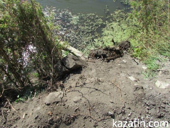 Гвалт на Водокачці — будівельне сміття згорнули у водойму на сайті 20minut.ua Гвалт на Водокачці — будівельне сміття згорнули у водойму, фото №3 на сайті 20minut.ua