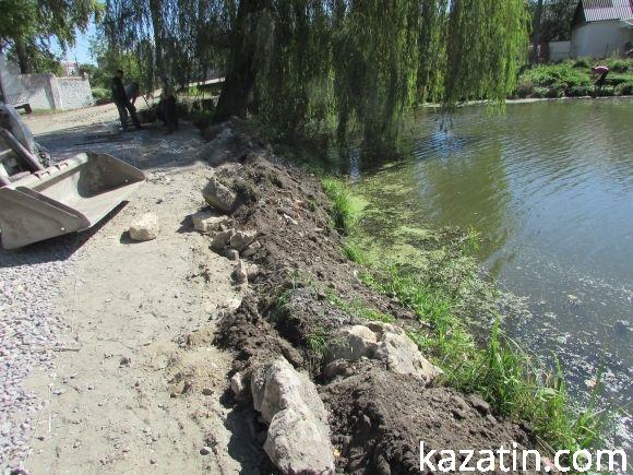 Гвалт на Водокачці — будівельне сміття згорнули у водойму на сайті 20minut.ua Гвалт на Водокачці — будівельне сміття згорнули у водойму, фото №4 на сайті 20minut.ua