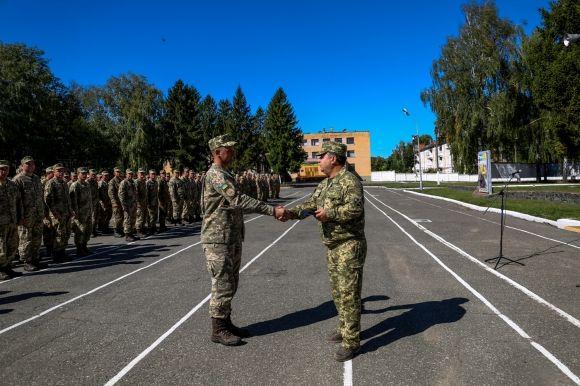 Кращих ракетників Хмельницького нагородив Міністр оборони України на сайті vsim.ua Кращих ракетників Хмельницького нагородив Міністр оборони України, фото №3 на сайті vsim.ua