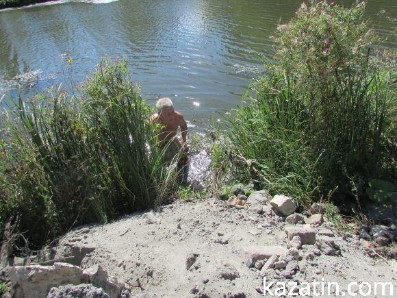 Гвалт на Водокачці — будівельне сміття згорнули у водойму на сайті 20minut.ua Гвалт на Водокачці — будівельне сміття згорнули у водойму, фото №2 на сайті 20minut.ua