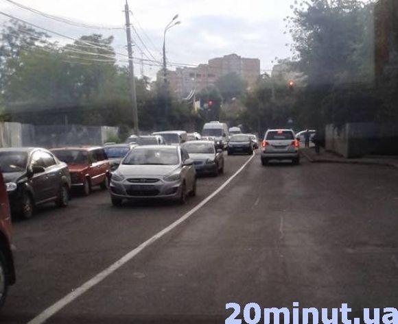 Через ДТП на Староміському мосту утворився затор до військового санаторію, фото №3 на сайті 20minut.ua