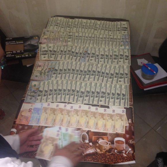 Двоє працівників Укртрансбезпеки попалися на хабарі в 1,5 тисяч гривень на сайті 20minut.ua Двоє працівників Укртрансбезпеки попалися на хабарі в 1,5 тисяч гривень, фото №2 на сайті 20minut.ua