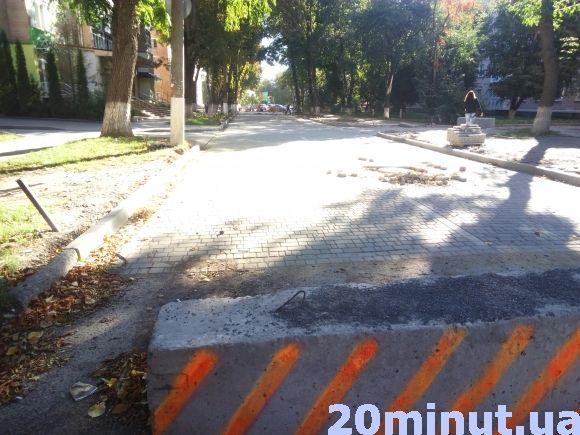 Фото дня: у Кам’янці ремонтують дорогу по Драгоманова на сайті 20minut.ua Фото дня: у Кам’янці ремонтують дорогу по Драгоманова, фото №3 на сайті 20minut.ua