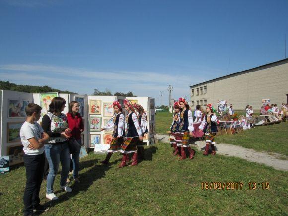 Чешські громади зі всієї України з'їхались в Миколаївку (фоторепортаж) на сайті 20minut.ua Чешські громади зі всієї України з'їхались в Миколаївку (фоторепортаж), фото №16 на сайті 20minut.ua