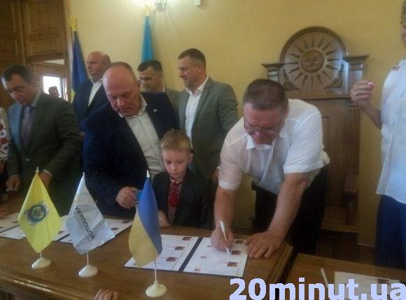 У Кам`янці з`явились колекційний конверт та марка із Старою фортецею на сайті 20minut.ua У Кам`янці з`явились колекційний конверт та марка із Старою фортецею, фото №5 на сайті 20minut.ua