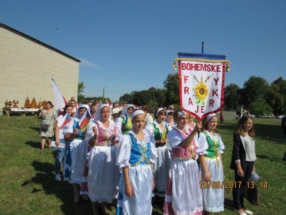 Чешські громади зі всієї України з'їхались в Миколаївку (фоторепортаж) на сайті 20minut.ua Чешські громади зі всієї України з'їхались в Миколаївку (фоторепортаж), фото №14 на сайті 20minut.ua