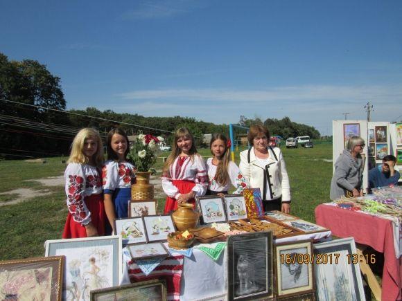 Чешські громади зі всієї України з'їхались в Миколаївку (фоторепортаж) на сайті 20minut.ua Чешські громади зі всієї України з'їхались в Миколаївку (фоторепортаж), фото №17 на сайті 20minut.ua