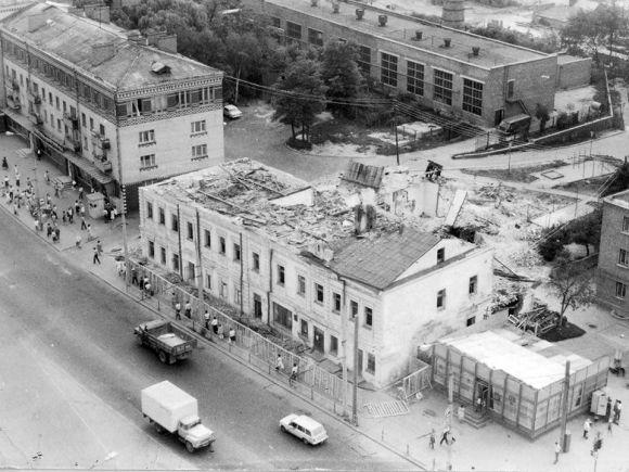 Хто тут живе?  Мешканці будинку з вишивкою, які створили пам’ятник Мюнхгаузену, фото №1 на сайті vsim.ua