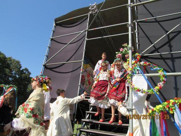 Чешські громади зі всієї України з'їхались в Миколаївку (фоторепортаж) на сайті 20minut.ua Чешські громади зі всієї України з'їхались в Миколаївку (фоторепортаж), фото №32 на сайті 20minut.ua