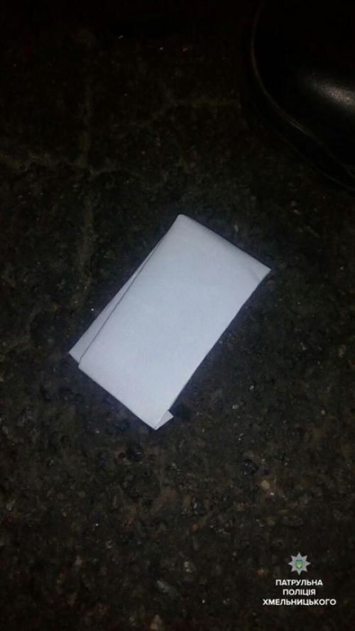 П'яний водій і пасажир з наркотиками: на Старокостянтинівському шосе зупинили 