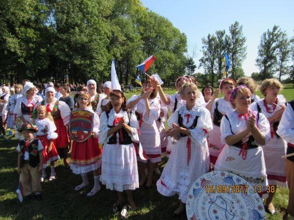 Чешські громади зі всієї України з'їхались в Миколаївку (фоторепортаж) на сайті 20minut.ua Чешські громади зі всієї України з'їхались в Миколаївку (фоторепортаж), фото №28 на сайті 20minut.ua