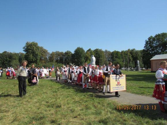 Чешські громади зі всієї України з'їхались в Миколаївку (фоторепортаж) на сайті 20minut.ua Чешські громади зі всієї України з'їхались в Миколаївку (фоторепортаж), фото №13 на сайті 20minut.ua