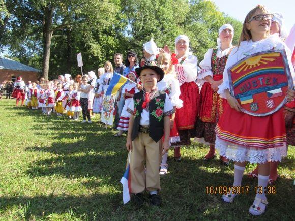 Чешські громади зі всієї України з'їхались в Миколаївку (фоторепортаж) на сайті 20minut.ua Чешські громади зі всієї України з'їхались в Миколаївку (фоторепортаж), фото №27 на сайті 20minut.ua