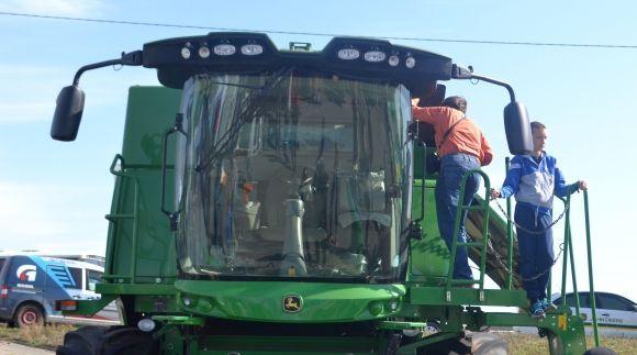 Хлібний тризуб і креативні фотозони: якою була виставка «Агро-Поділля 2017» (ФОТО), фото №16 на сайті vsim.ua