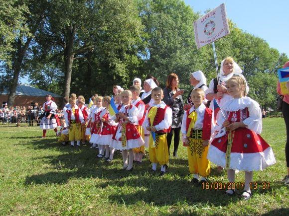 Чешські громади зі всієї України з'їхались в Миколаївку (фоторепортаж) на сайті 20minut.ua Чешські громади зі всієї України з'їхались в Миколаївку (фоторепортаж), фото №26 на сайті 20minut.ua