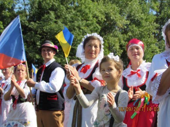 Чешські громади зі всієї України з'їхались в Миколаївку (фоторепортаж) на сайті 20minut.ua Чешські громади зі всієї України з'їхались в Миколаївку (фоторепортаж), фото №43 на сайті 20minut.ua