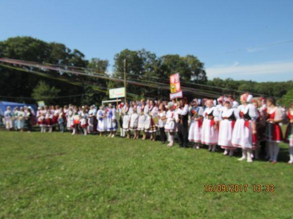 Чешські громади зі всієї України з'їхались в Миколаївку (фоторепортаж) на сайті 20minut.ua Чешські громади зі всієї України з'їхались в Миколаївку (фоторепортаж), фото №23 на сайті 20minut.ua