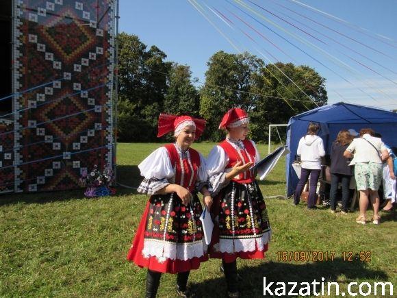 Чешські громади зі всієї України з'їхались в Миколаївку (фоторепортаж) на сайті 20minut.ua Чешські громади зі всієї України з'їхались в Миколаївку (фоторепортаж), фото №5 на сайті 20minut.ua