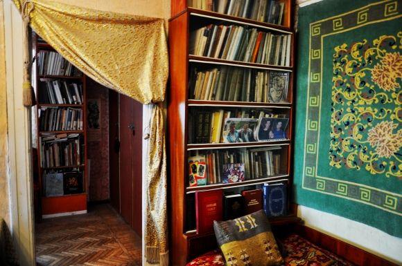 Хто тут живе?  Мешканці будинку з вишивкою, які створили пам’ятник Мюнхгаузену, фото №8 на сайті vsim.ua