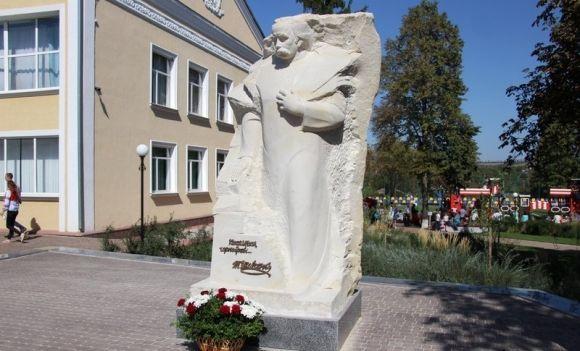 Три пам’ятники в Ольгополі — до Пушкіна приєдналися Шевченко і його Катерина на сайті 20minut.ua Три пам’ятники в Ольгополі — до Пушкіна приєдналися Шевченко і його Катерина, фото №6 на сайті 20minut.ua