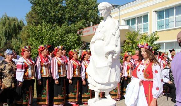 Три пам’ятники в Ольгополі — до Пушкіна приєдналися Шевченко і його Катерина на сайті 20minut.ua Три пам’ятники в Ольгополі — до Пушкіна приєдналися Шевченко і його Катерина, фото №1 на сайті 20minut.ua