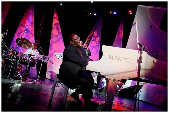 «Чорний» джаз і культовий Сайрус Честнат — у неділю у Вінниці на сайті 20minut.ua «Чорний» джаз і культовий Сайрус Честнат — у неділю у Вінниці, фото №10 на сайті 20minut.ua