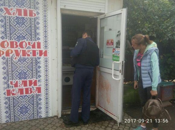 На зупинці Олександра Музики двоє невідомих підрізали продавчиню магазину на сайті 20minut.ua На зупинці Олександра Музики двоє невідомих підрізали продавчиню магазину, фото №3 на сайті 20minut.ua