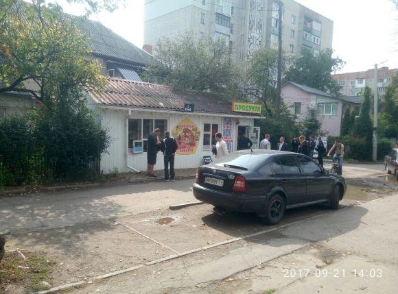 На зупинці Олександра Музики двоє невідомих підрізали продавчиню магазину на сайті 20minut.ua На зупинці Олександра Музики двоє невідомих підрізали продавчиню магазину, фото №2 на сайті 20minut.ua