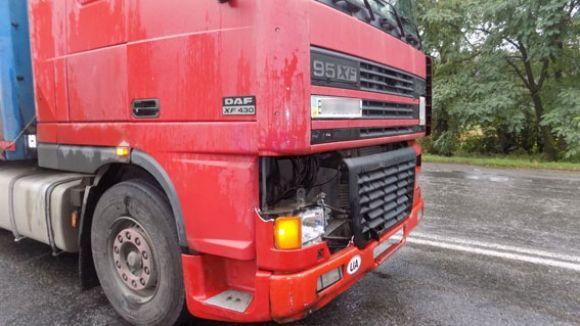 Біля Писарівки вантажівка насмерть збила 42-річну жінку-пішохода, фото №1 на сайті 20minut.ua