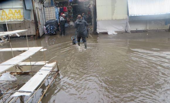 Хмельницький заливає дощем. «Поплила» взуттєва алейка на Толкучці на сайті vsim.ua Хмельницький заливає дощем. «Поплила» взуттєва алейка на Толкучці, фото №3 на сайті vsim.ua