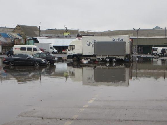 Хмельницький заливає дощем. «Поплила» взуттєва алейка на Толкучці на сайті vsim.ua Хмельницький заливає дощем. «Поплила» взуттєва алейка на Толкучці, фото №14 на сайті vsim.ua