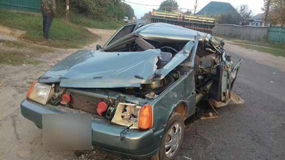 На Вінниччині «Славута» в'їхала у сівалку. Водій авто у лікарні на сайті 20minut.ua На Вінниччині «Славута» в'їхала у сівалку. Водій авто у лікарні, фото №1 на сайті 20minut.ua