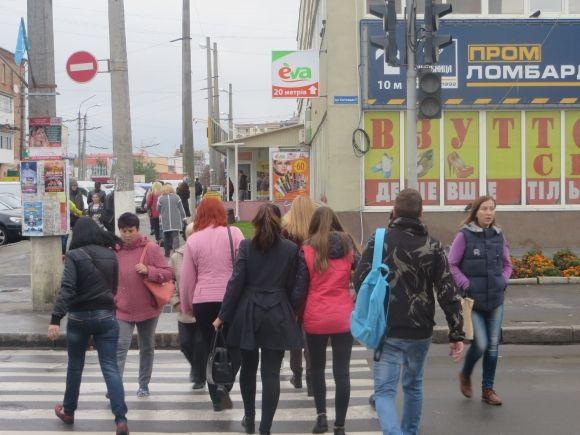Новини Хмельницького - фото з Через зливу у центрі та біля залізничного вокзалу не працюють світлофори Через зливу у центрі та біля залізничного вокзалу не працюють світлофори, фото №4 на сайті vsim.ua