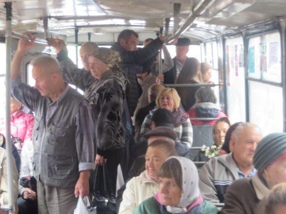 Без кондукторів і задарма: з самого ранку тролейбуси у Хмельницькому переповнені, фото №4 на сайті vsim.ua